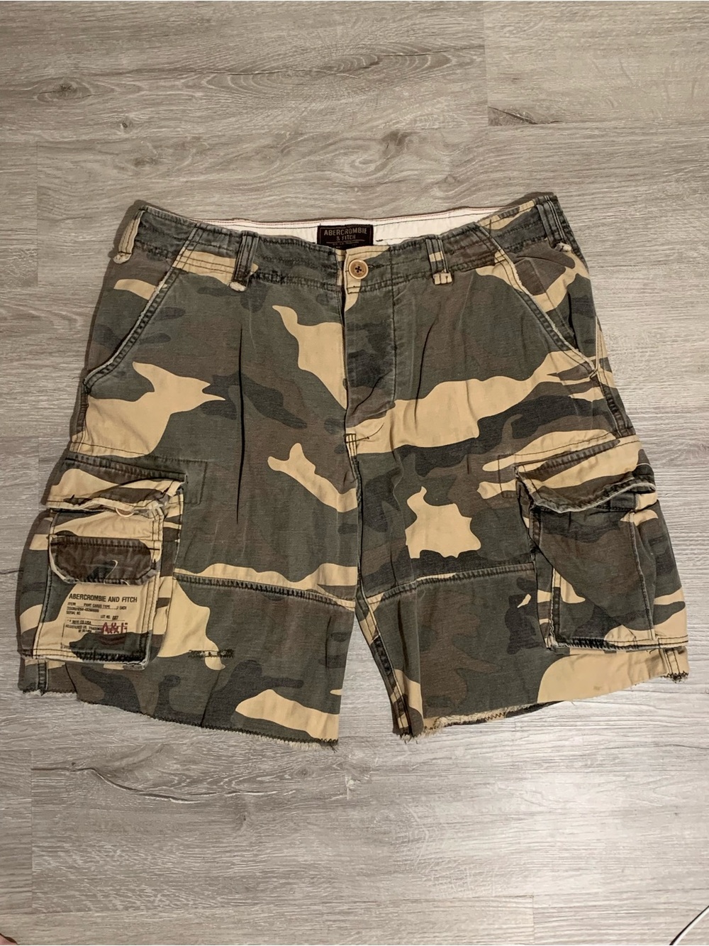 Abercrombie & Fitch Men’s Camo Cargo Shorts - Olive Green & Tan